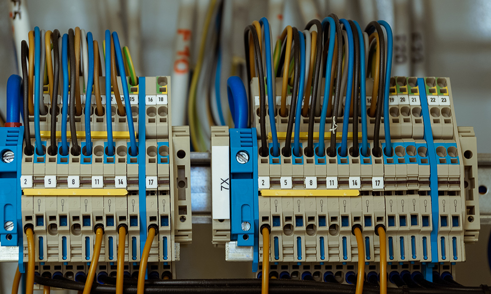 SIMERJ REPRESENTA EMPRESAS DE MATERIAL ELÉTRICO...