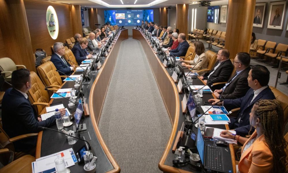 Ambiente regulatório, qualificação e inovação pautam reunião da CBTIN
